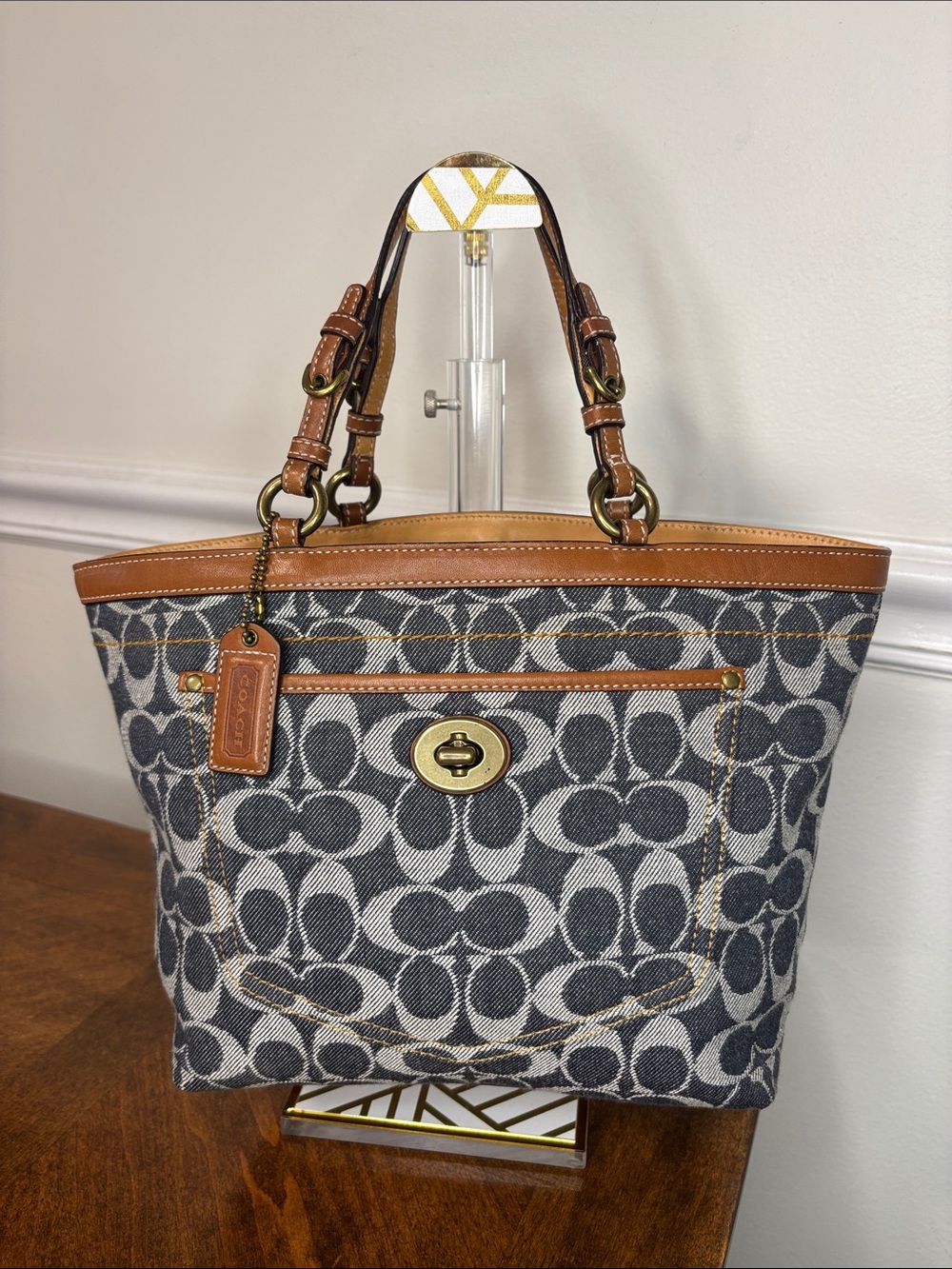 2004 COACH COLLECTION (ISO) - Picture 14 of 16